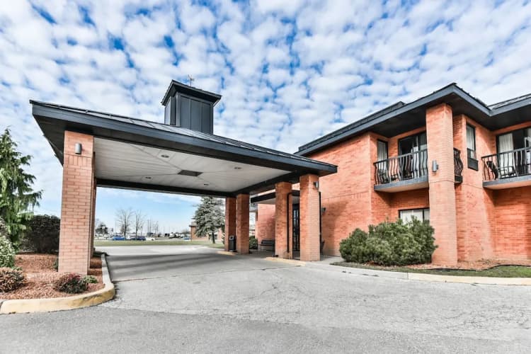 Travelodge By Wyndham Chatham 2