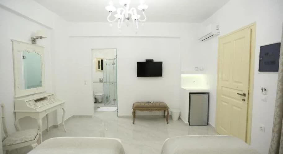 The White Suites 5