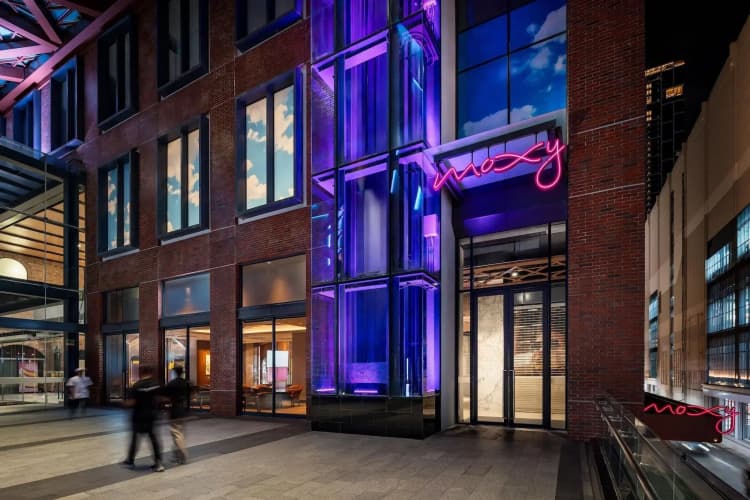 Moxy Bangkok Ratchaprasong 2