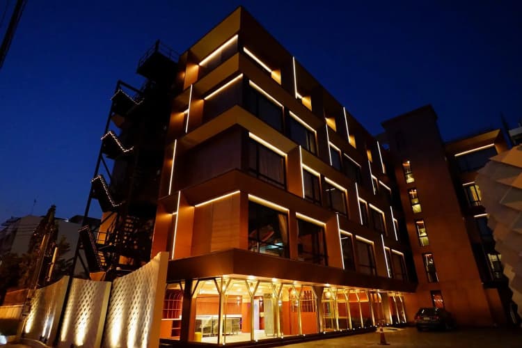 4 Monkeys Hotel main