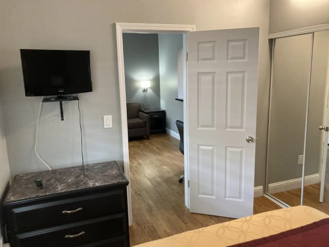 Tri Valley Inn And Suites 4
