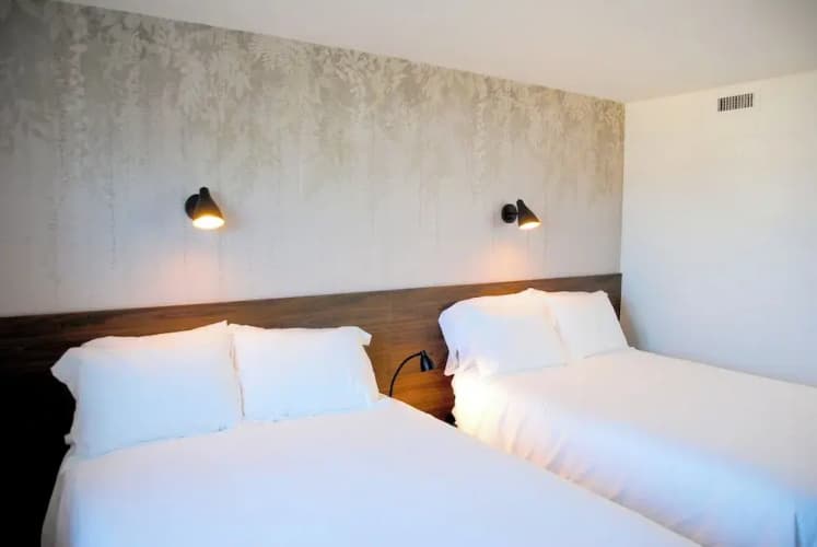 Uptown Inn by Vantaggio Suites 4
