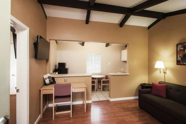 Tri Valley Inn And Suites 5