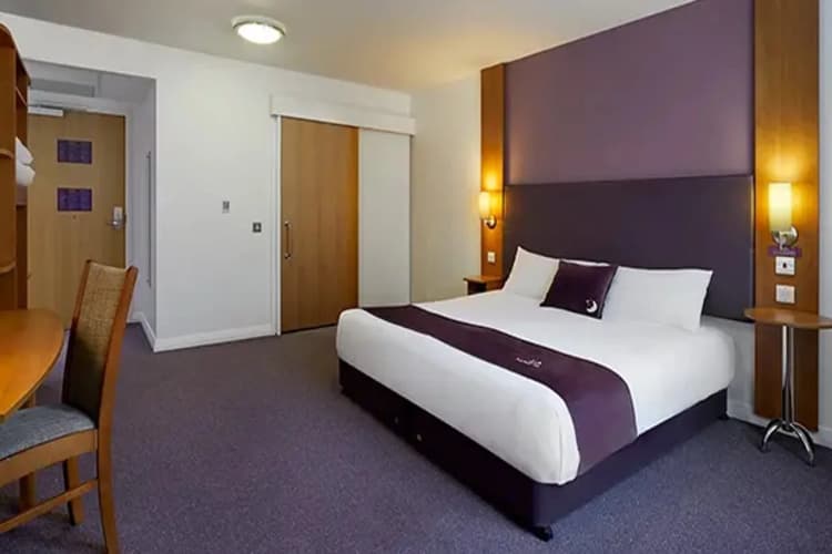 Premier Inn Wrexham Town Centre Hotel 3