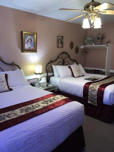 The Bent Elbow Hotel And Restaurant 3
