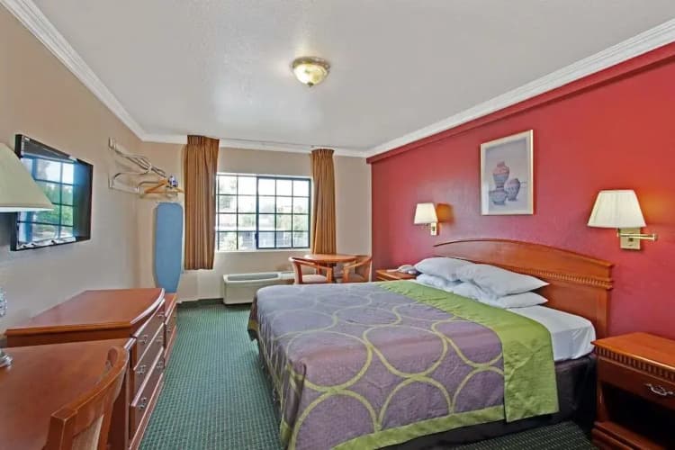 Super 8 by Wyndham Hollywood/LA Area 3