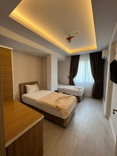 Grand Black Hotel 5