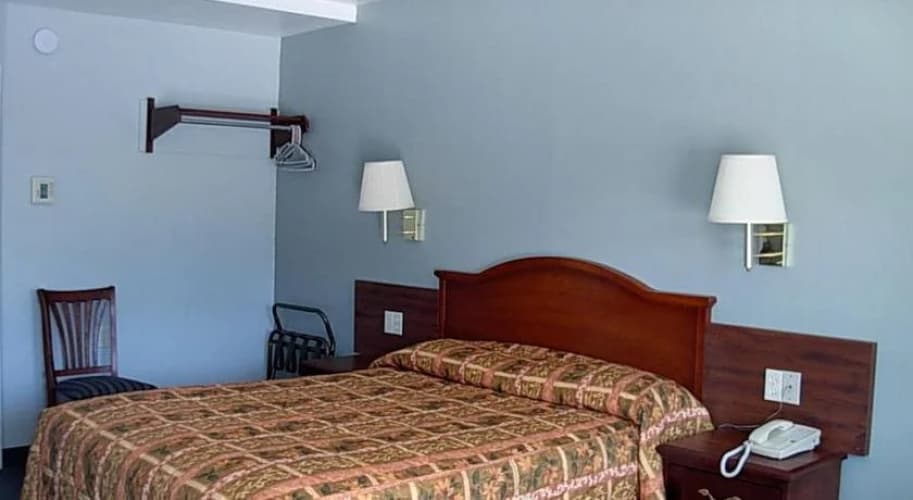 Economy Inn 5