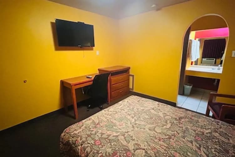 Relax Inn By OYO Sulphur Hwy 90 5