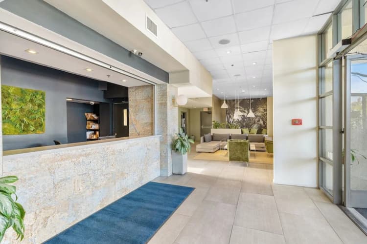 Uptown Inn by Vantaggio Suites 2