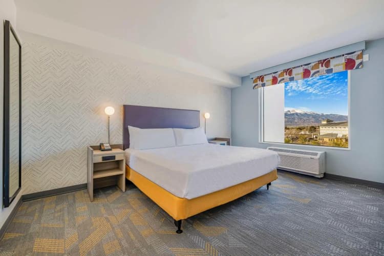 Home2 Suites by Hilton Colorado Springs Airport 3