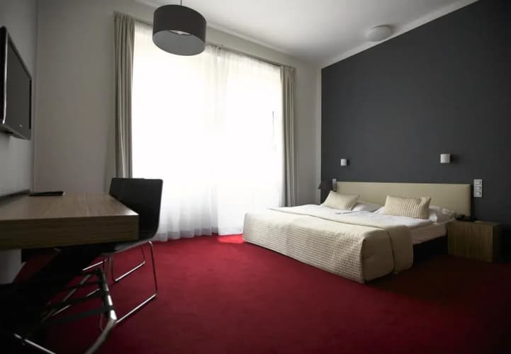 Hotel Noir 5