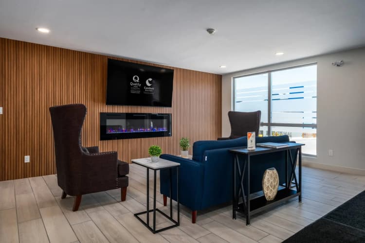 Comfort Suites Kingston Central 3