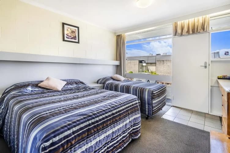 Top Of The Town Hotel Motel 5