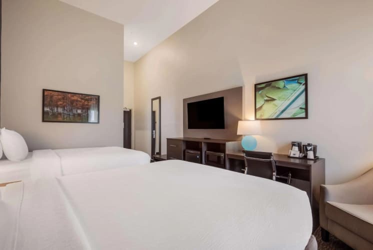 La Quinta Inn & Suites by Wyndham Sulphur (Lake Charles) 2