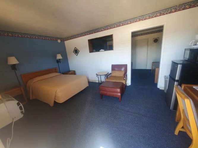 Rode Inn Motel 4