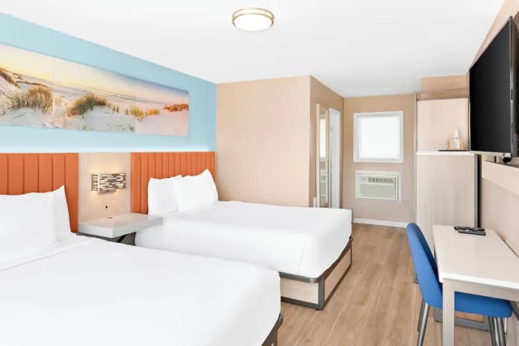 Mango Motel 4