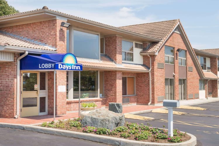 Days Inn By Wyndham New Haven 2