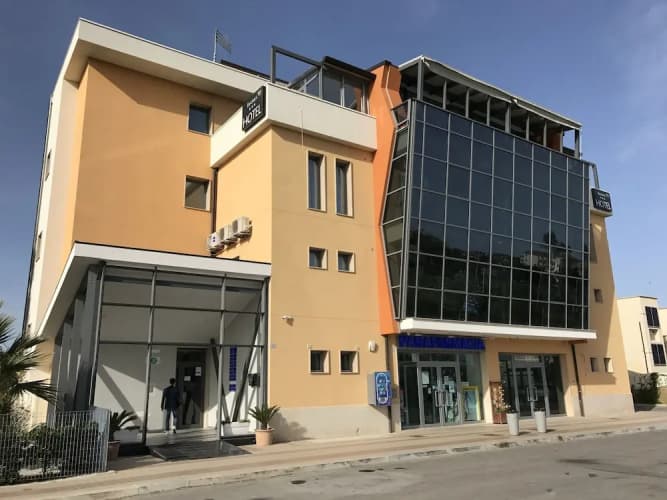 Erasmus Hotel main
