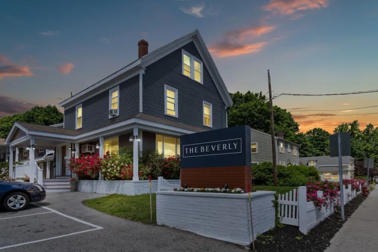 Beverly Garden Suites main