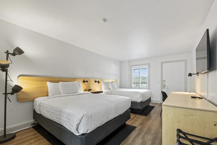 Creekside Lands Inn 5