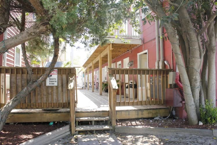 The Burgundy Inn 4