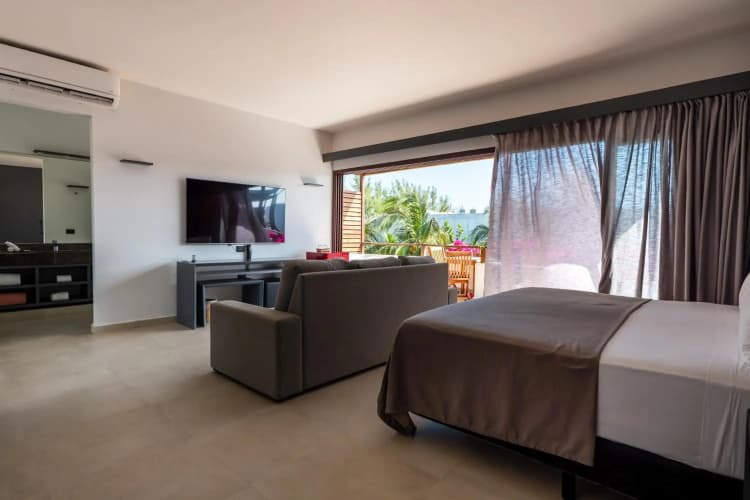 My Blue Hotel 5