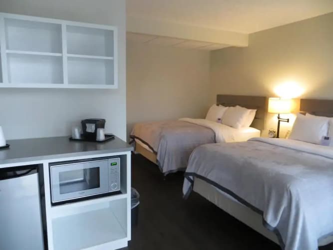 Brio Beach Inn 5