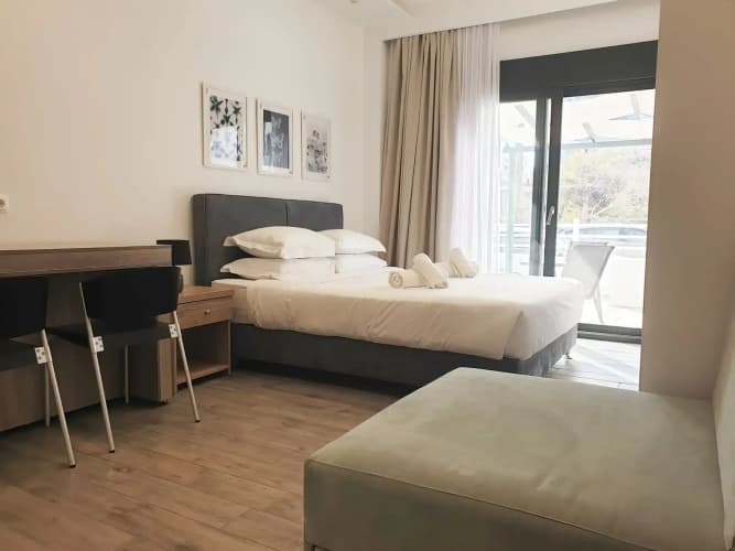 Eantos Studios & Suites main