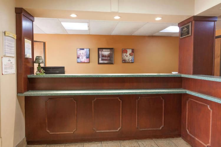 Red Carpet Inn Newark Area 2