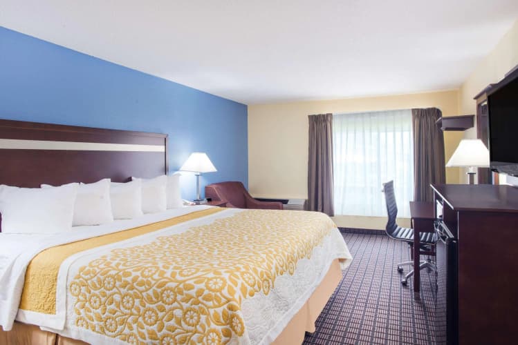 Days Inn By Wyndham New Haven 4