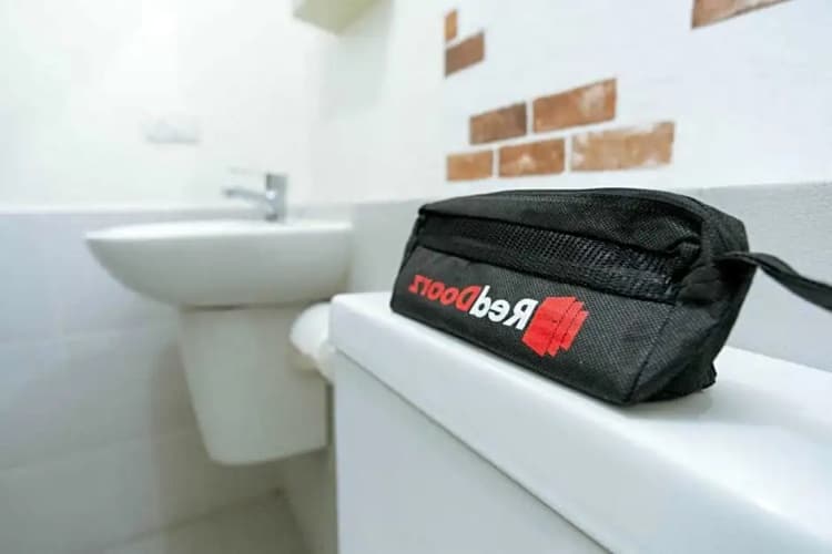 RedDoorz @ Jalan Brigjend Katamso Medan 2 4