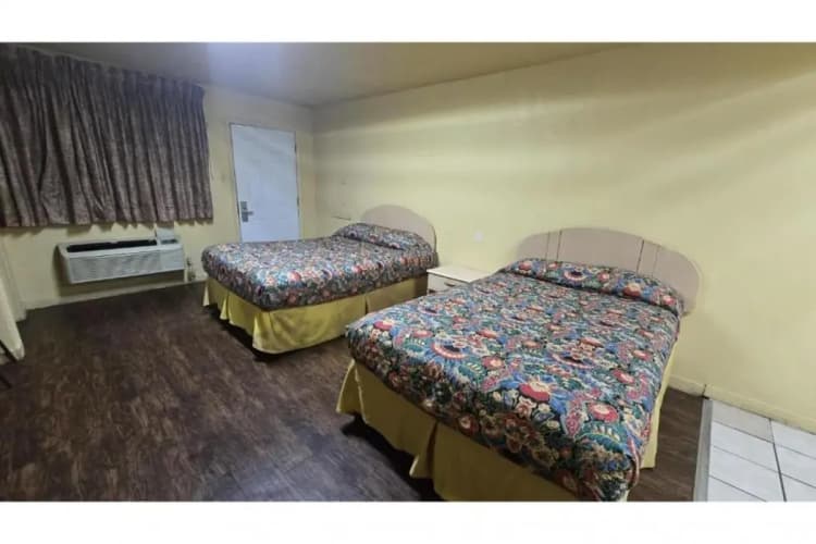 Super 7 Inn By OYO San Antonio NW Medical Center 2