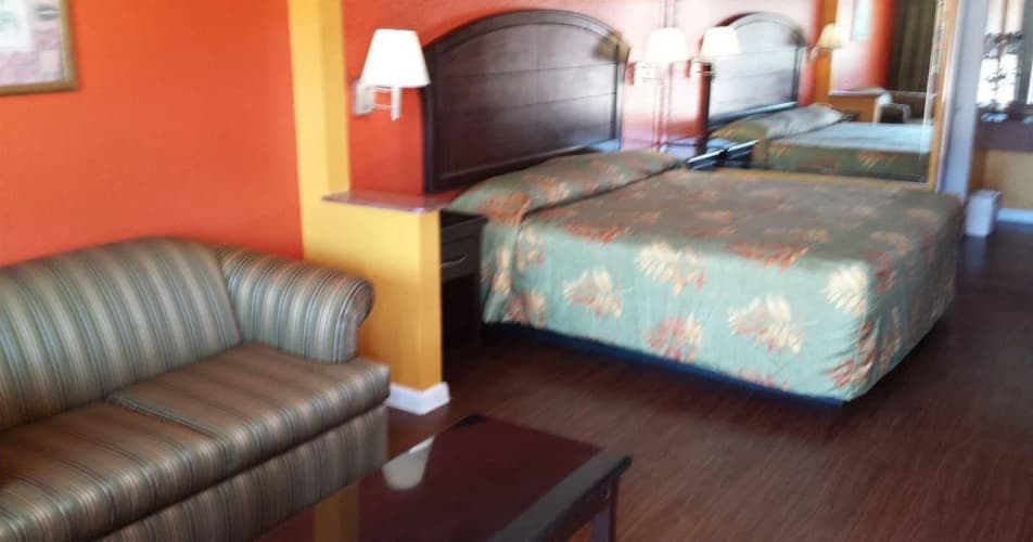 Hotel O Regency Suites Houston - IAH Beltway 8 3