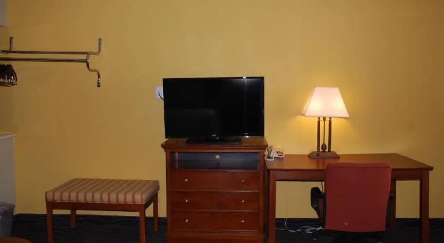 Chief Motel Fayetteville main
