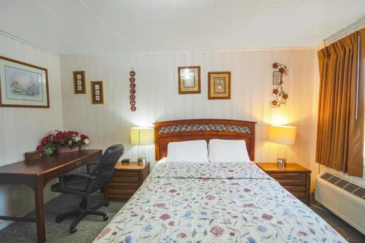 Sunflower Motel Hiawatha By Oyo 4