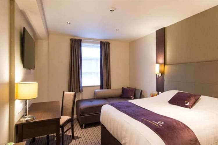 Premier Inn Cardiff East 2