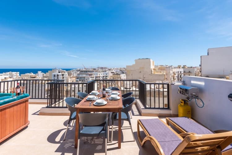 Seashells Sea View Penthouse with private Hot Tub & large sunny terrace with stunning views - by Getwaysmalta 4