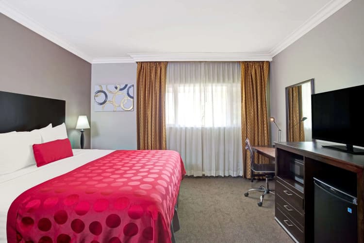 Ramada by Wyndham Los Angeles/Downtown West 4