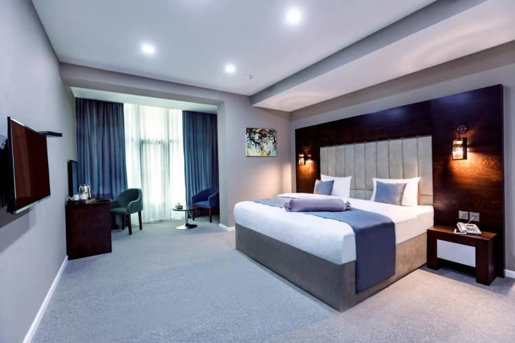 Parallel Hotel 4