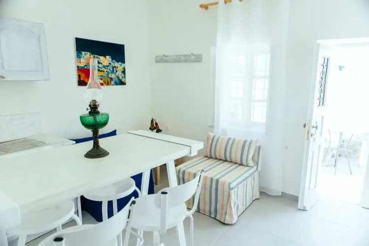 Day One Fira Mansion 4