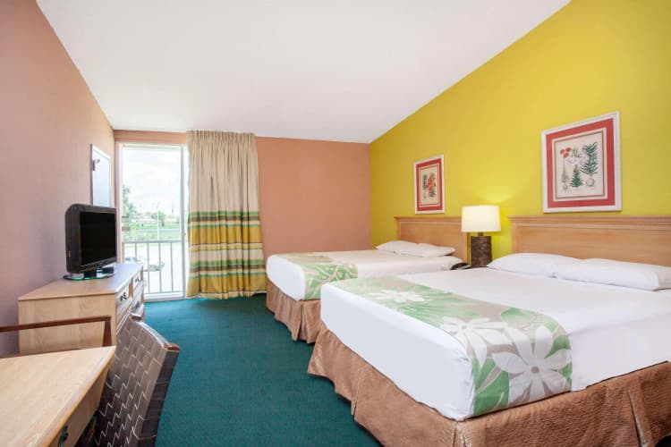 Travelodge By Wyndham Kissimmee East 4