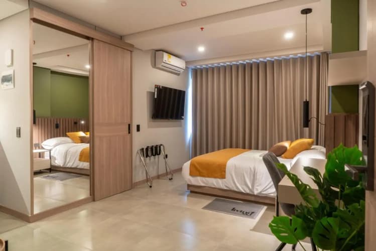 Hotel Living 35 Suites main