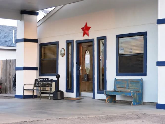 Riata Inn Marfa main