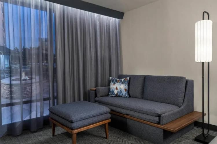 Courtyard By Marriott Montreal Laval 5