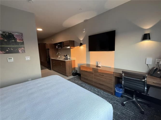 Best Western Plus Neepawa Hotel 4