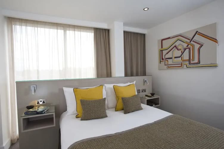 Roseberry Apartments