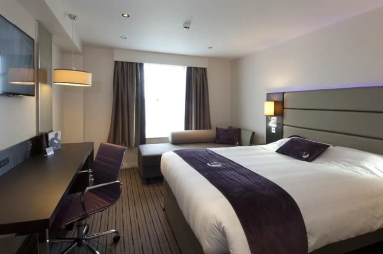 Premier Inn Manchester Trafford Centre South 4