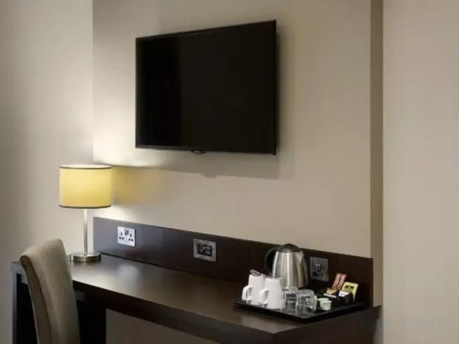 Premier Inn Braintree (A120) 5