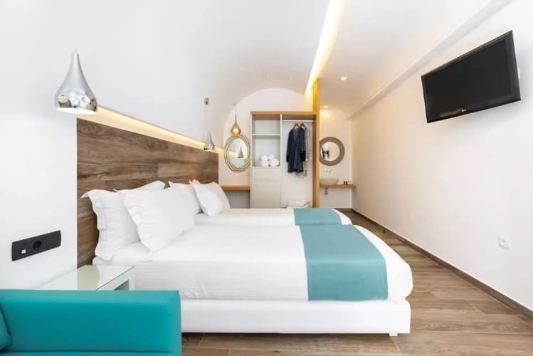 Deluxe Hotel Santorini 3